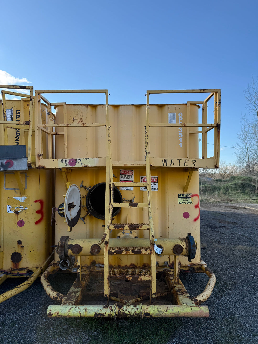 Front of Dragon flat top frac tank #GP53511