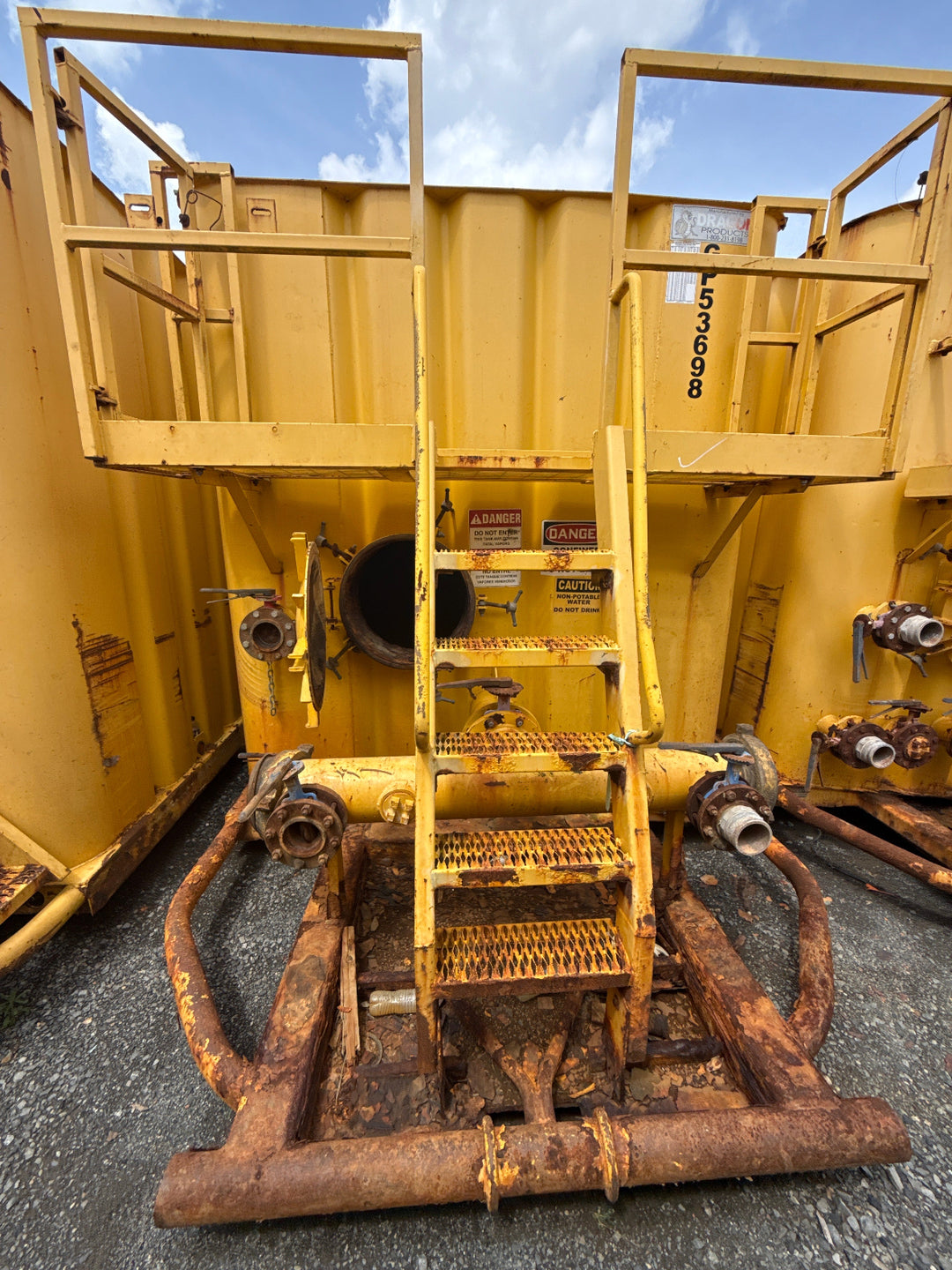 Front of Dragon flat top frac tank #GP53698