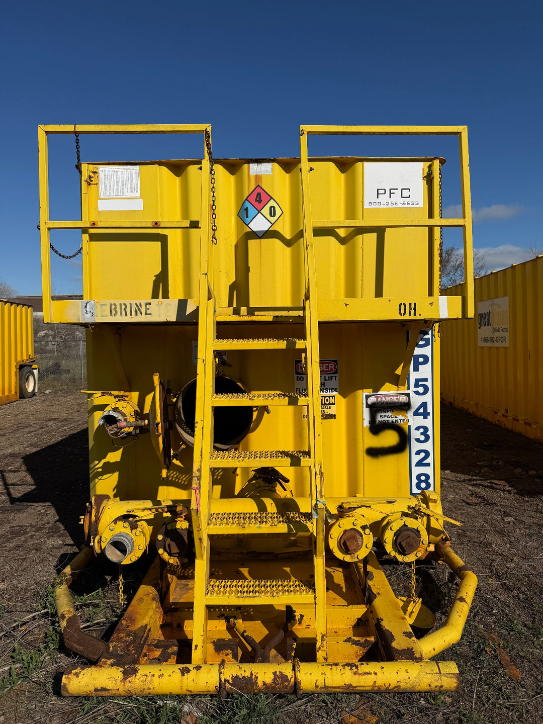 Front of Pinnacle flat top frac tank #GP54328