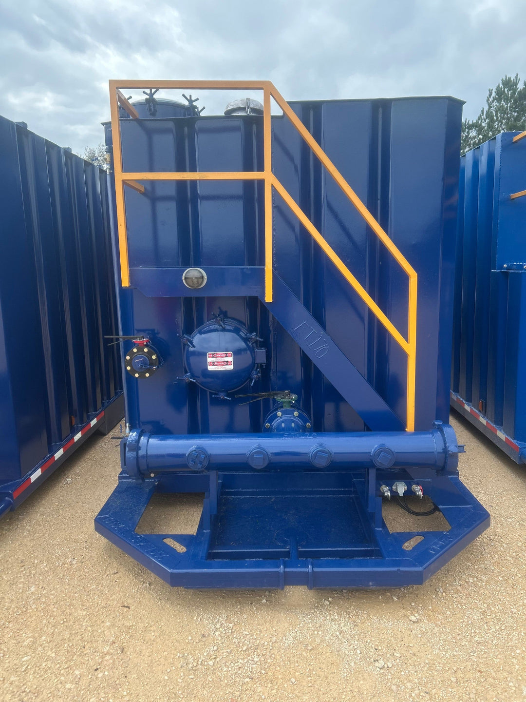 Front of refurbished flat top frac tank #FT170