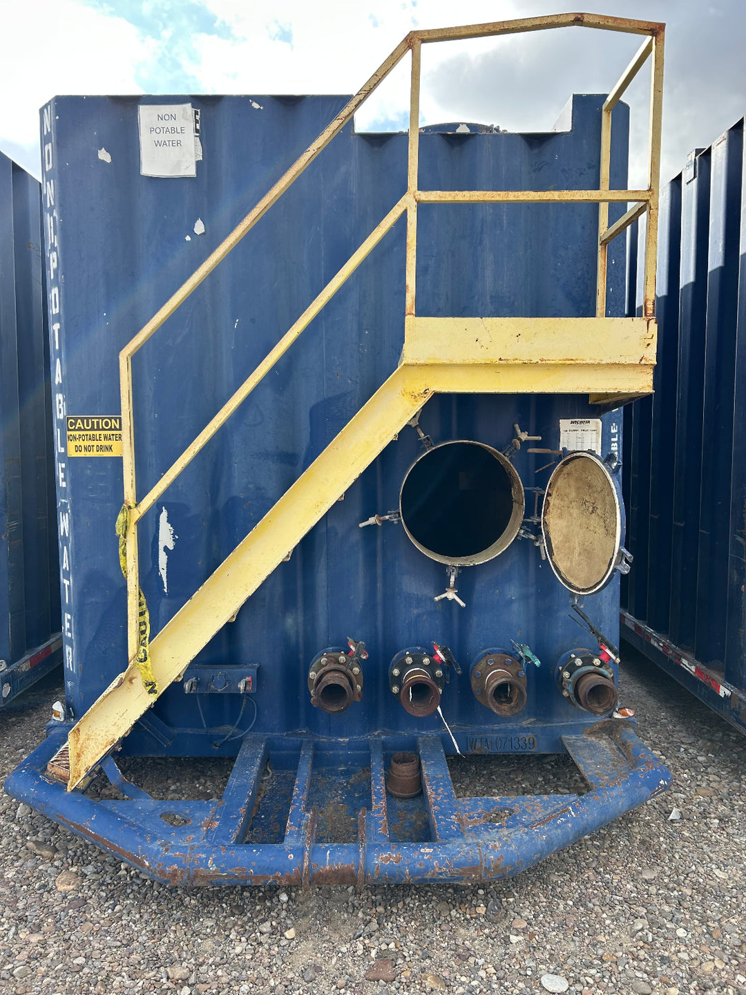Front of Wichita frac tank #071339 vapor tight