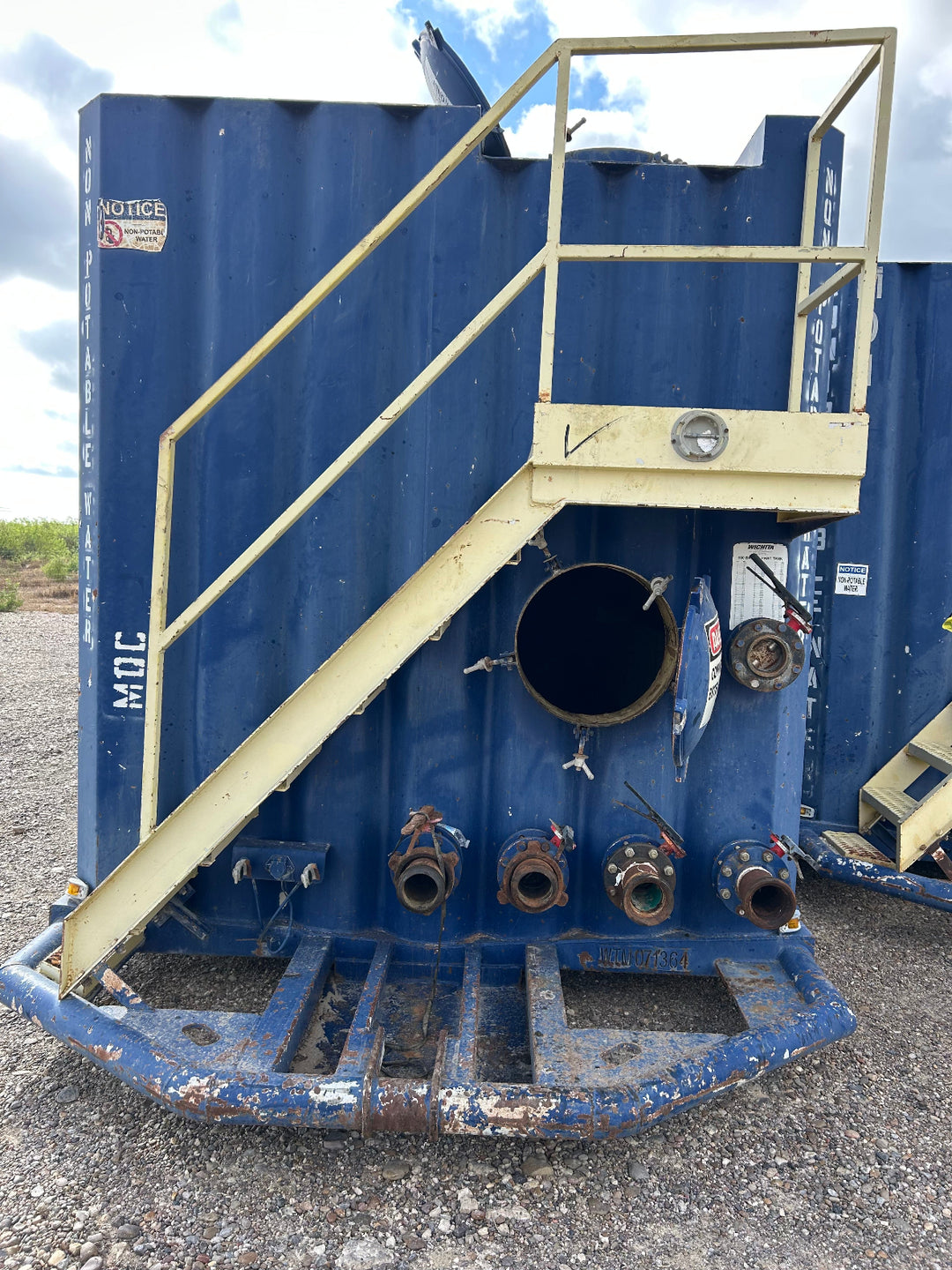 Front of wichita frac tank #071364 vapor tight