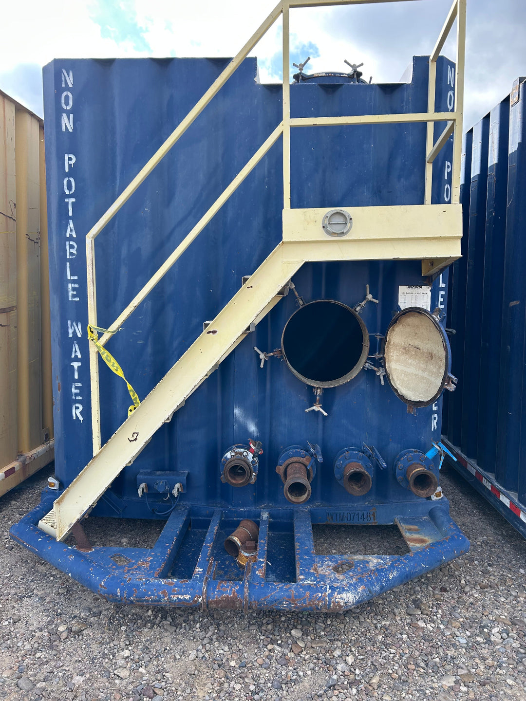 Front of Wichita frac tank #071481 vapor tight