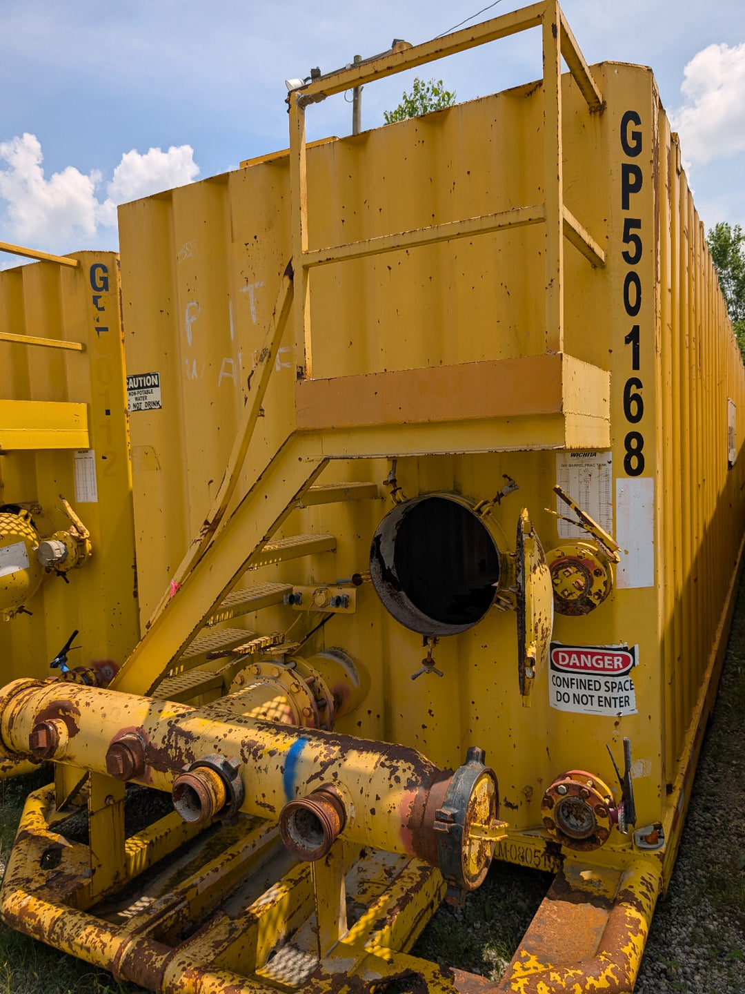 Front of yellow Wichita frac tank #GP50168