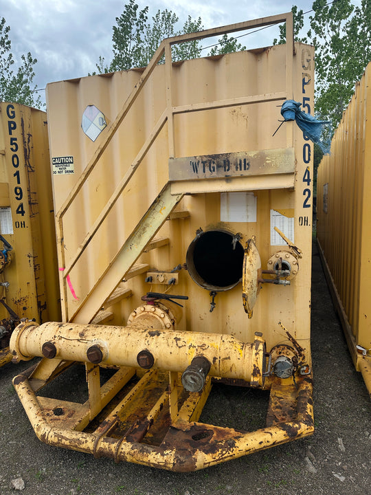 Front of yellow 21,000 gallon Wichita flat top frac tank #GP50042