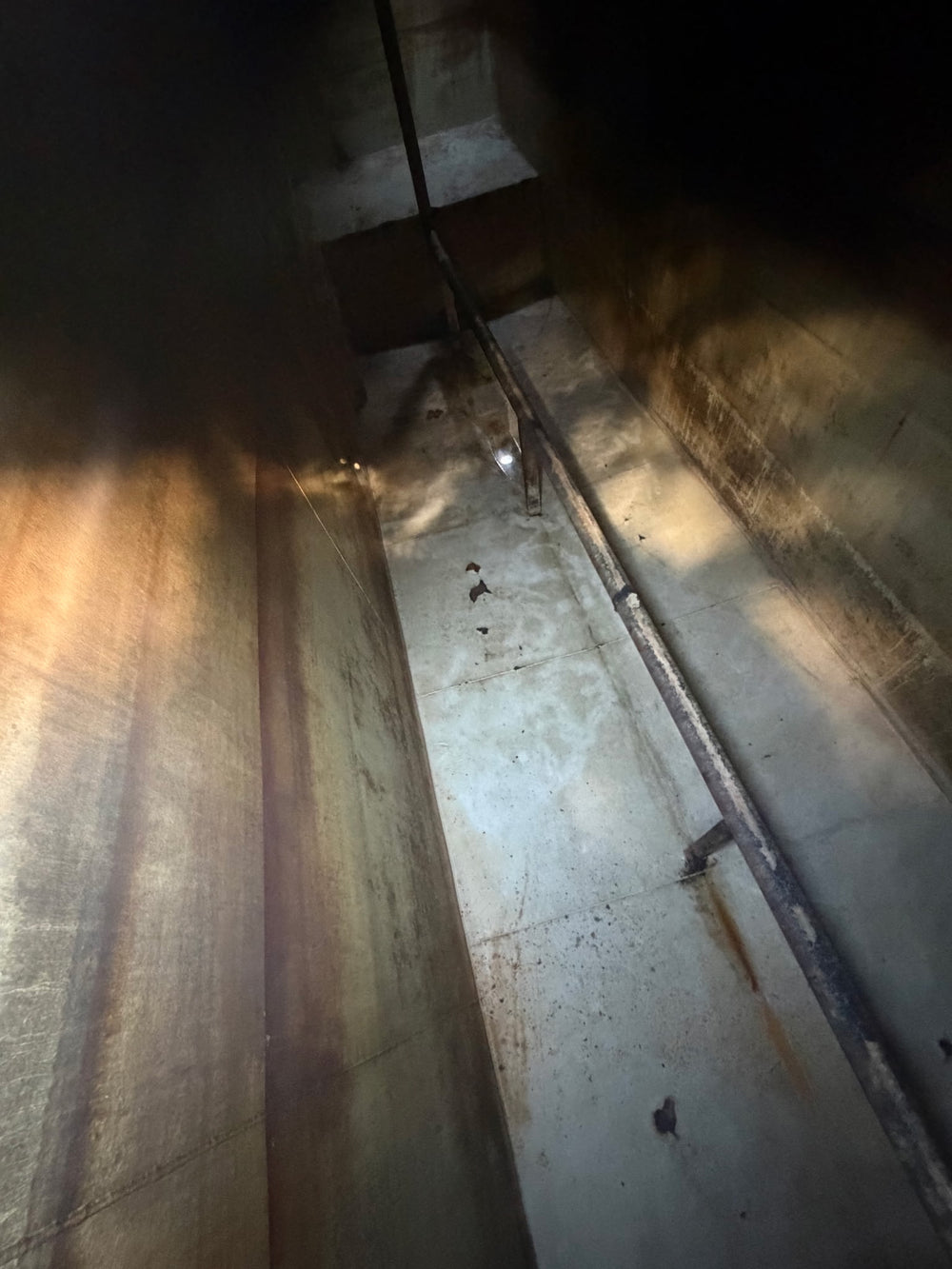 Sabre Side Stair Frac Tank (600)