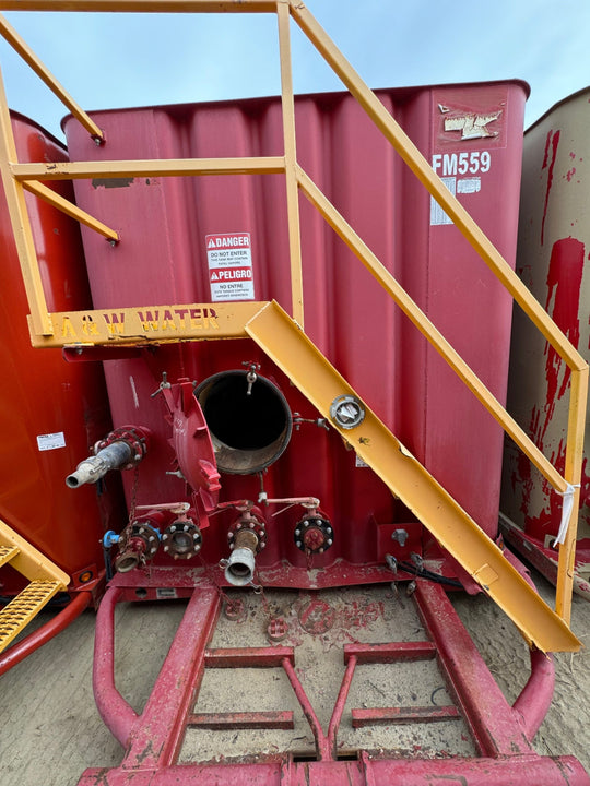 Dragon Flat Roof Frac Tank with Internal Manifold *RED* (21,000 gal.) (FM559)