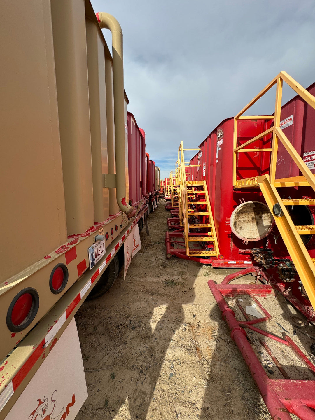 Dragon Flat Roof Frac Tank with Internal Manifold *RED* (21,000 gal.) (FM561)