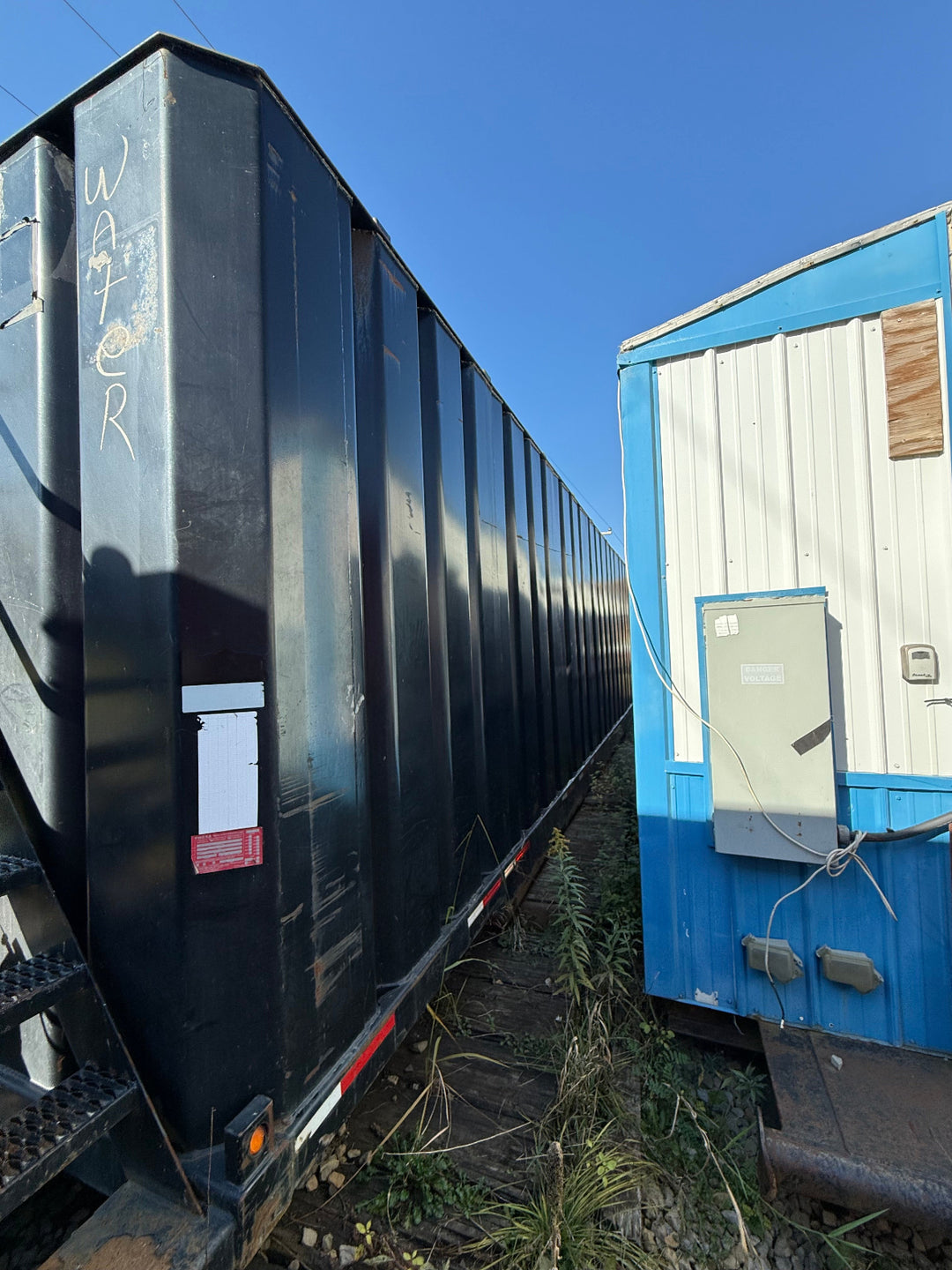 Southern MFG Frac Tanks *VAPOR TIGHT* with External Manifold *BLACK* (21,000 gal.) (#1)
