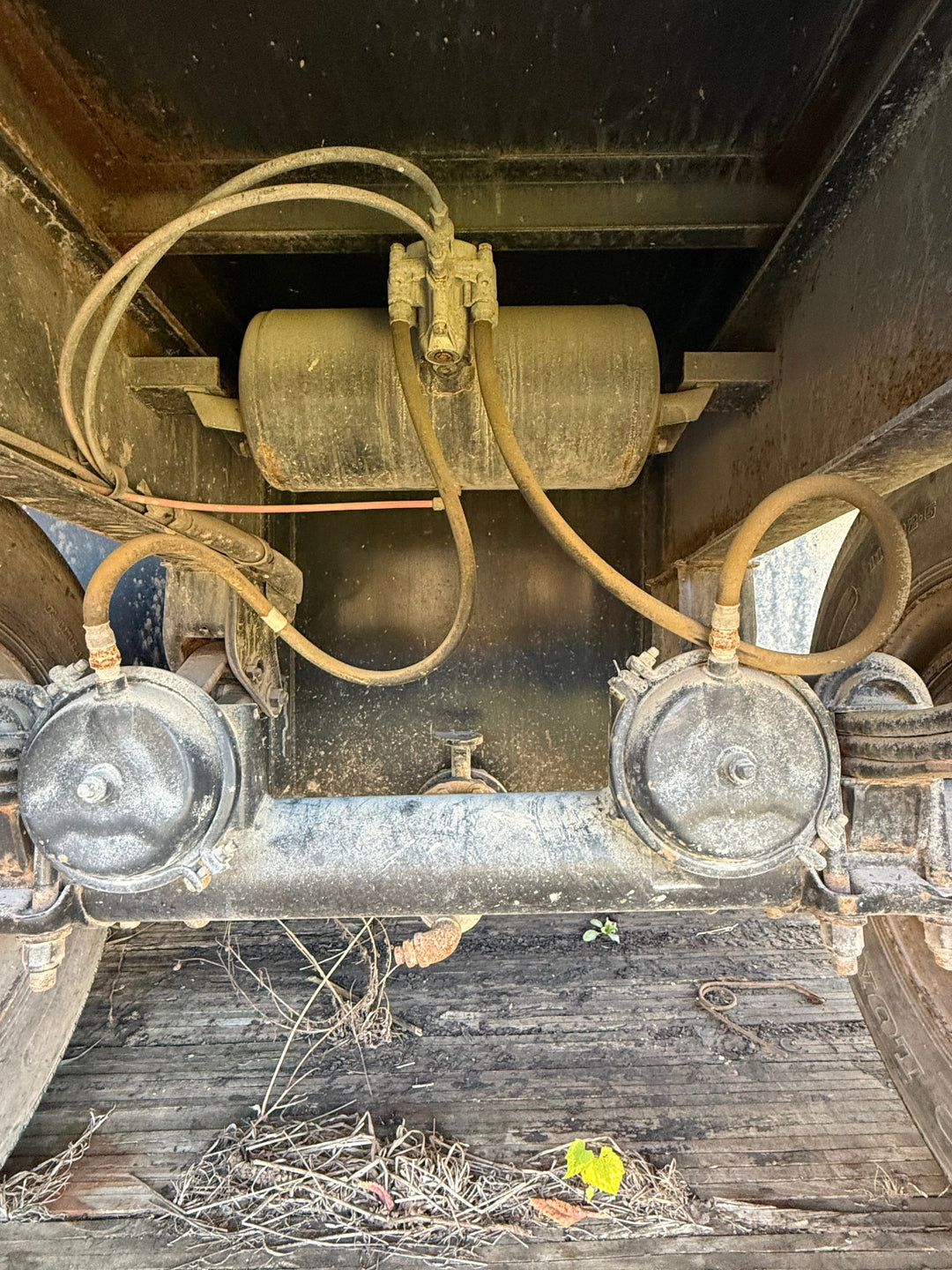 Southern MFG Frac Tanks *VAPOR TIGHT* with External Manifold *BLACK* (21,000 gal.) (#1)