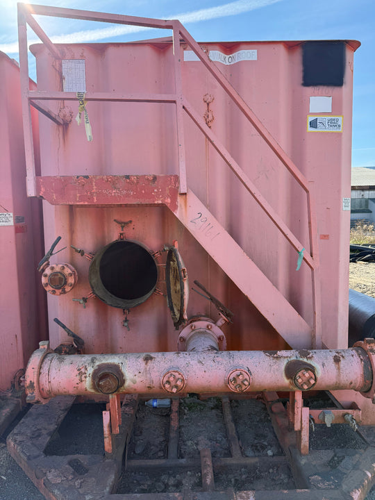 Salty's Flat Top Frac Tank with External Manifold *RED* (21,000 gal.) (29161)