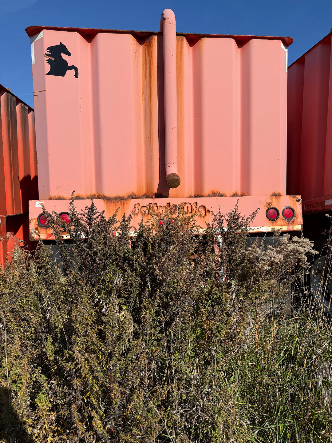 Salty's Flat Top Frac Tank with External Manifold *RED* (21,000 gal.) (29513)