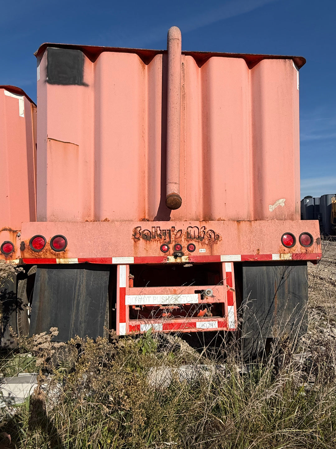 Salty's Flat Top Frac Tank with External Manifold *RED* (21,000 gal.) (29513)