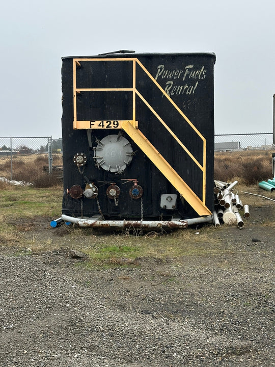 Front of insulated Dragon flat top frac tank #F429
