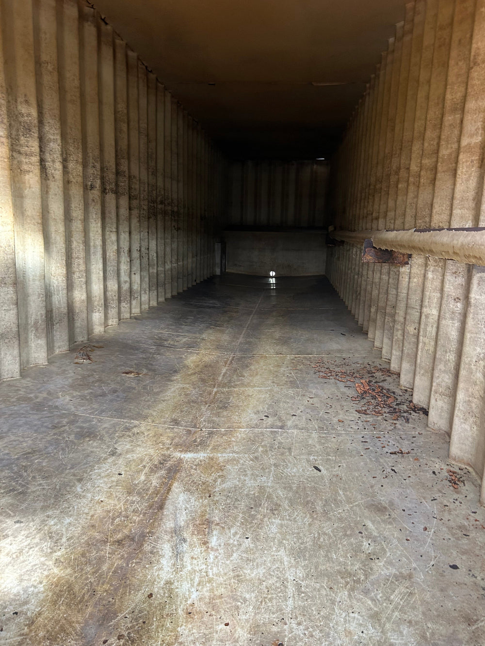 Interior of Wichita flat top frac tank #071303 vapor tithgt