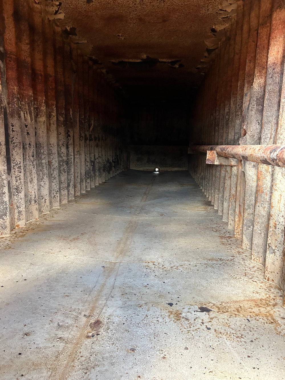 Interior of wichita flat top frac tank #07379 vapor tight