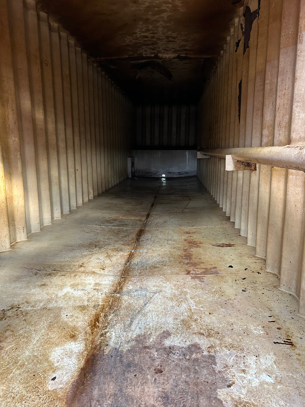 Interior of Wichita flat top frac tank #071269 vapor tight