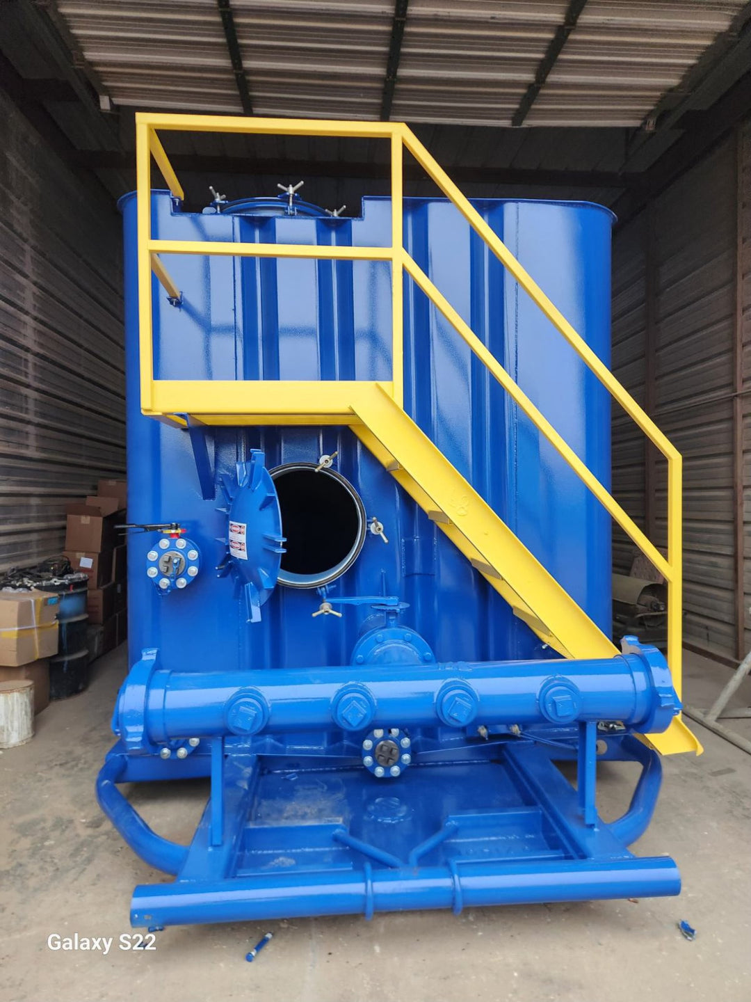 REFURBISHED Dragon Flat Roof Frac Tank with External Manifold *BLUE*  (21,000 gal.)